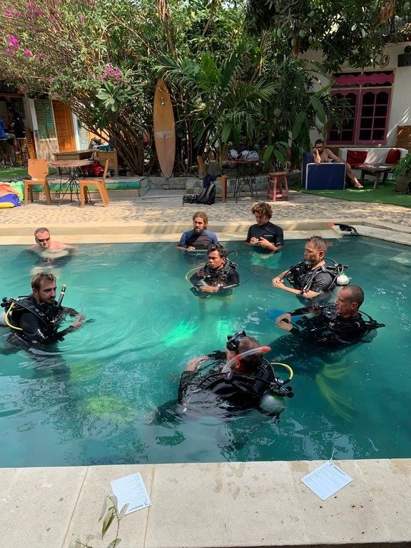 PADI Idc dragon dive komodo pool PADI Idc dragon dive komodo pool